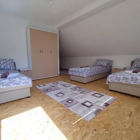 Oasis Swimming Pool Willa