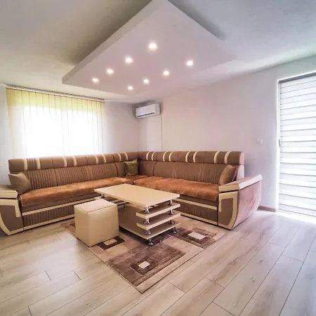 Oasis Swimming Pool Vila *