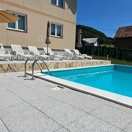 Oasis Swimming Pool Vila *