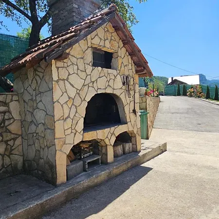 Oasis Swimming Pool Willa