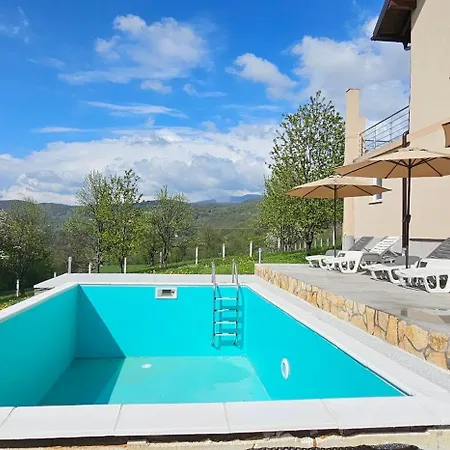 Oasis Swimming Pool Willa